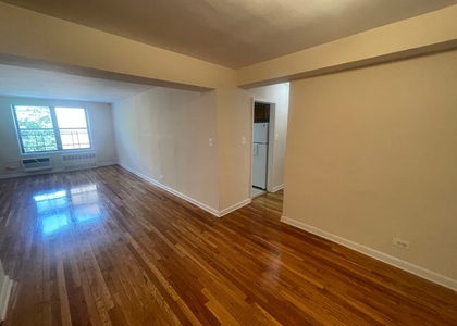 3 Bedrooms, Forest Hills Rental in NYC for $3,500 - Photo 1