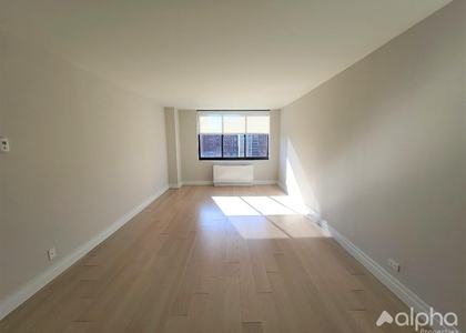 2 Bedrooms, Yorkville Rental in NYC for $3,500 - Photo 1