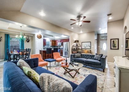 3 Bedrooms, Alamo Farmsteads Rental in San Antonio, TX for $2,200 - Photo 1