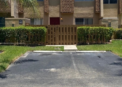3 Bedrooms, Welleby Rental in Miami, FL for $2,500 - Photo 1