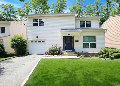 4 Bedrooms, Roslyn Heights Rental in Long Island, NY for $6,000 - Photo 1