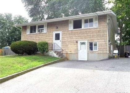 5 Bedrooms, Selden Rental in Long Island, NY for $4,500 - Photo 1