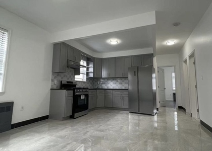 4 Bedrooms, Maspeth Rental in NYC for $3,199 - Photo 1