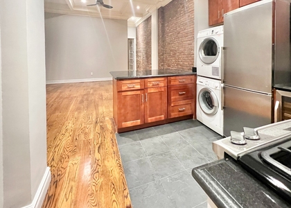 2 Bedrooms, Upper East Side Rental in NYC for $5,895 - Photo 1