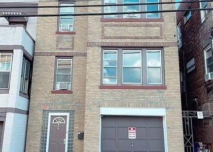 3 Bedrooms, Hudson Rental in NYC for $2,200 - Photo 1