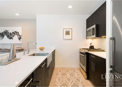 2 Bedrooms, Hell's Kitchen Rental in NYC for $7,111 - Photo 1