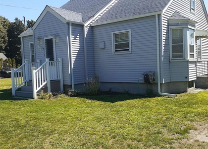 3 Bedrooms, East Patchogue Rental in Long Island, NY for $3,150 - Photo 1