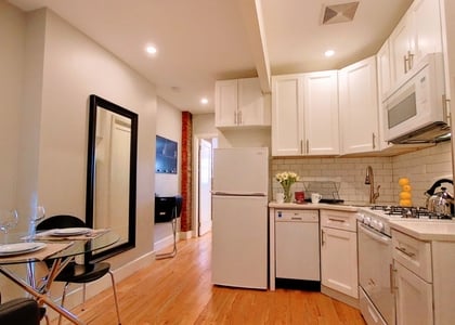 2 Bedrooms, West Village Rental in NYC for $3,975 - Photo 1