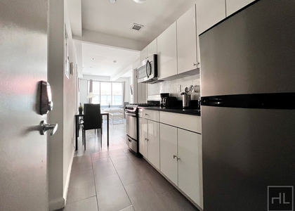 2 Bedrooms, Hell's Kitchen Rental in NYC for $5,000 - Photo 1