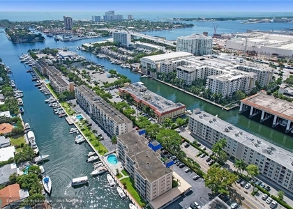 2 Bedrooms, Lauderdale Harbours Rental in Miami, FL for $5,000 - Photo 1