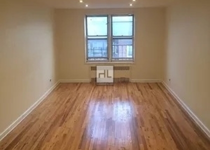 2 Bedrooms, Forest Hills Rental in NYC for $2,800 - Photo 1