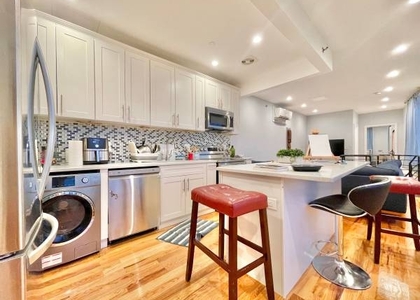 2 Bedrooms, Greenpoint Rental in NYC for $5,000 - Photo 1