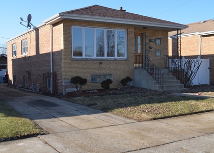 3 Bedrooms, Garfield Ridge Rental in Chicago, IL for $2,300 - Photo 1