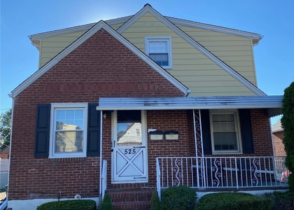 2 Bedrooms, Williston Park Rental in Long Island, NY for $3,000 - Photo 1