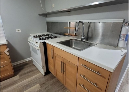 2 Bedrooms, Brighton Park Rental in Chicago, IL for $900 - Photo 1
