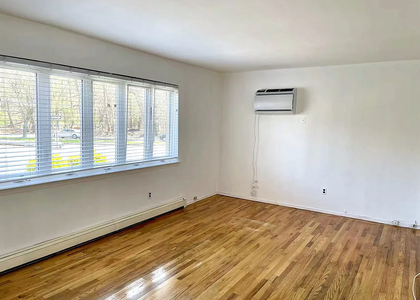 3 Bedrooms, Forest Hills Rental in NYC for $3,100 - Photo 1