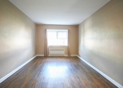 2 Bedrooms, City Line Rental in NYC for $2,300 - Photo 1