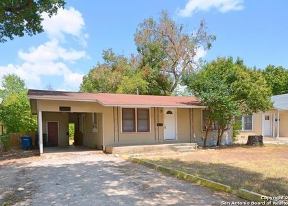 2 Bedrooms, New Braunfels Rental in New Braunfels, TX for $1,300 - Photo 1