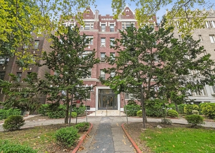 2 Bedrooms, McGinley Square Rental in NYC for $2,600 - Photo 1