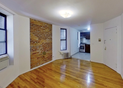W105 St & B'way - Photo 1
