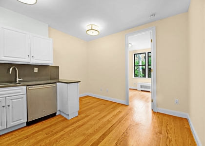 1 Bedroom, Upper East Side Rental in NYC for $2,595 - Photo 1