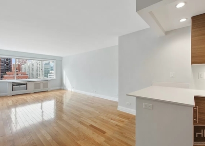 2 Bedrooms, Upper East Side Rental in NYC for $6,100 - Photo 1