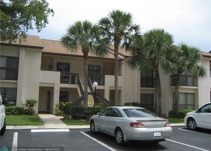 2 Bedrooms, Meadowridge Condominiums Rental in Miami, FL for $2,000 - Photo 1