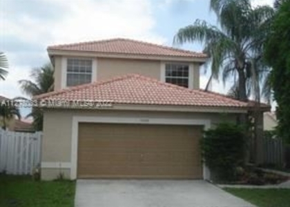 4 Bedrooms, Silver Lakes Rental in Miami, FL for $4,500 - Photo 1