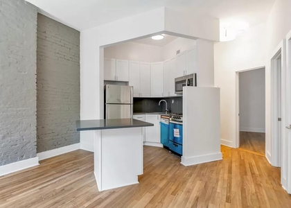 3 Bedrooms, Yorkville Rental in NYC for $5,570 - Photo 1