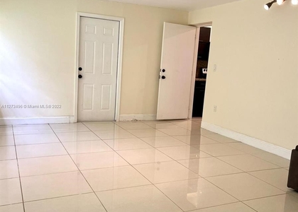 3 Bedrooms, Fulford Bythe Sea Rental in Miami, FL for $3,000 - Photo 1