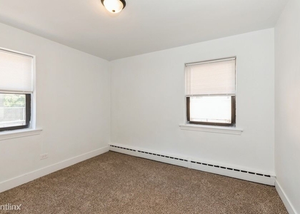 2 Bedrooms, South Shore Rental in Chicago, IL for $1,115 - Photo 1