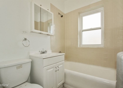 2 Bedrooms, South Shore Rental in Chicago, IL for $1,000 - Photo 1