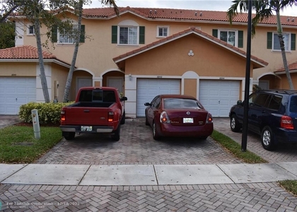 3 Bedrooms, Woodland Villas Rental in Miami, FL for $2,800 - Photo 1