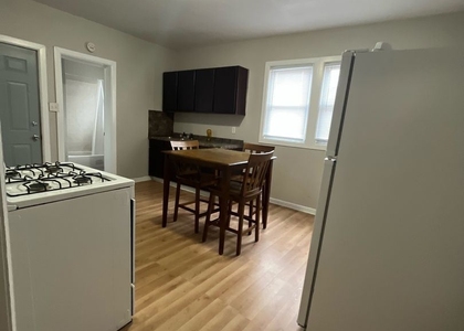 2 Bedrooms, North Rental in Chicago, IL for $700 - Photo 1