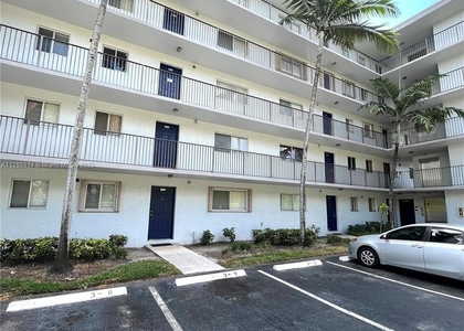 2 Bedrooms, Lakeshore at University Park Rental in Miami, FL for $2,100 - Photo 1