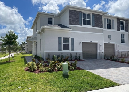 4 Bedrooms, Homestead Rental in Miami, FL for $2,800 - Photo 1