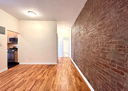 W 73 St. at Columbus Avenue - Photo 1