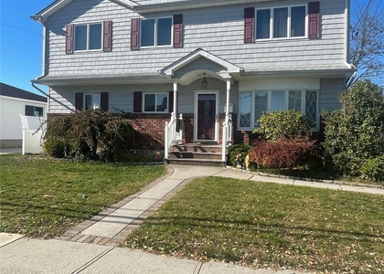3 Bedrooms, Bethpage Rental in Long Island, NY for $3,500 - Photo 1
