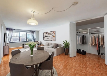 2 Bedrooms, Yorkville Rental in NYC for $6,200 - Photo 1