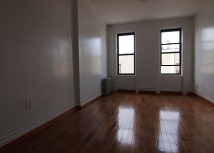 Nassau Avenue - Photo 1
