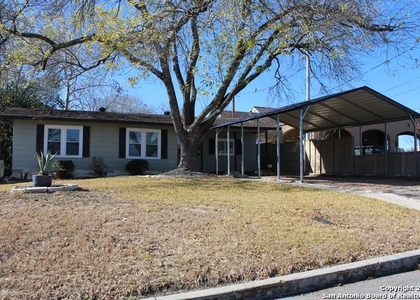 2 Bedrooms, New Braunfels Rental in New Braunfels, TX for $2,700 - Photo 1