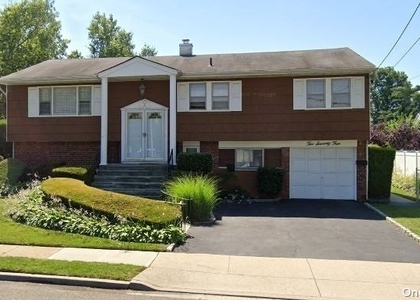 4 Bedrooms, Plainview Rental in Long Island, NY for $3,500 - Photo 1