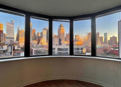 2 Bedrooms, Hell's Kitchen Rental in NYC for $5,926 - Photo 1