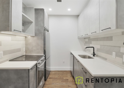 555 Grand st - Photo 1