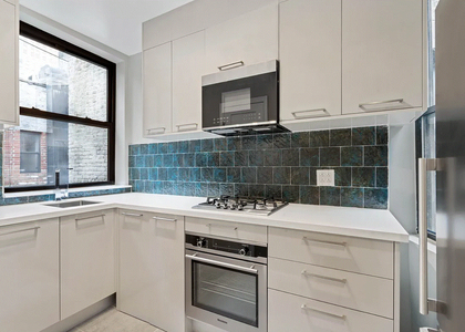 2 Bedrooms, Hell's Kitchen Rental in NYC for $4,261 - Photo 1
