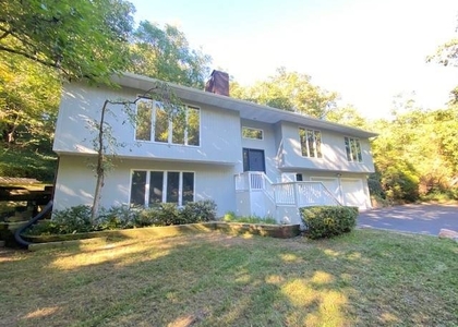 4 Bedrooms, Centerport Rental in Long Island, NY for $5,100 - Photo 1