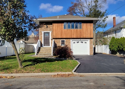 4 Bedrooms, Syosset Rental in Long Island, NY for $5,000 - Photo 1