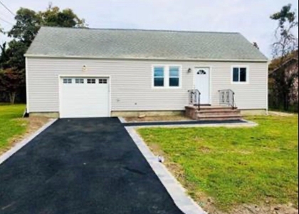 4 Bedrooms, Shirley Rental in Long Island, NY for $3,400 - Photo 1