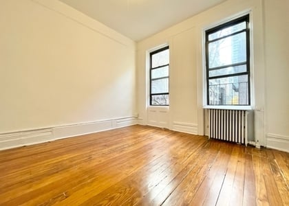 1st Avenue - Photo 1