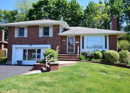 4 Bedrooms, Syosset Rental in Long Island, NY for $5,200 - Photo 1
